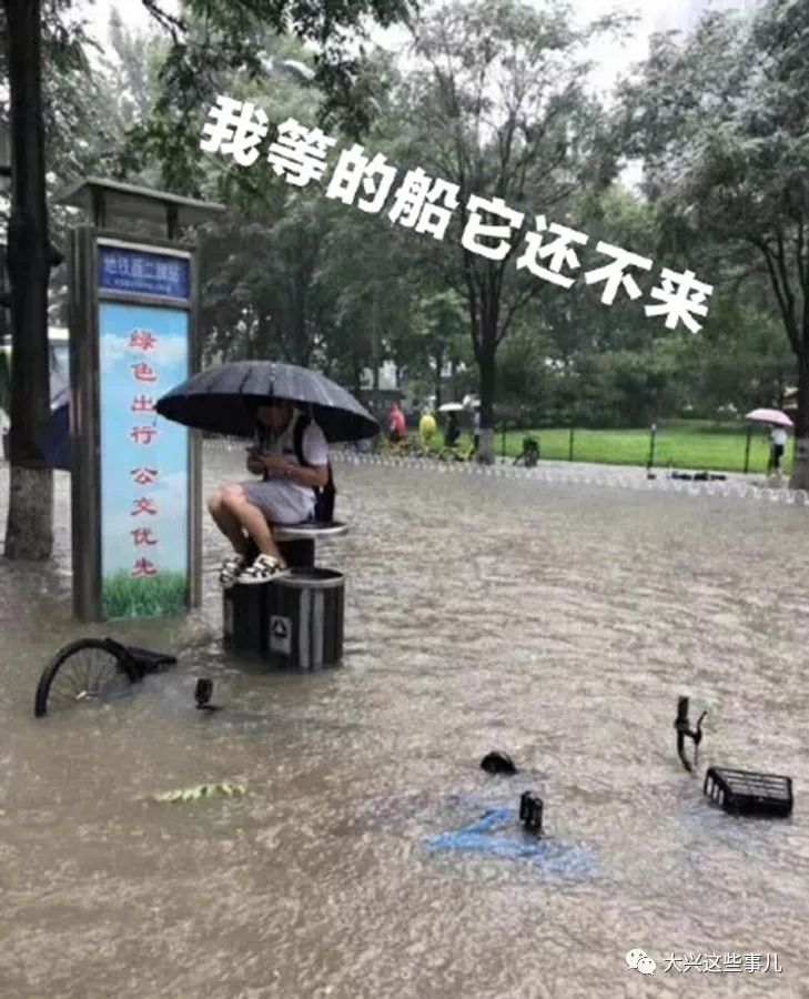 南京神秘小巷瑰宝揭秘，美食探险之旅遇上暴雨洗礼