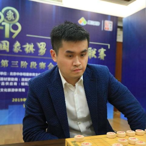 跃升棋坛之巅，11月14日棋牌大师最新版引领棋艺竞技之路